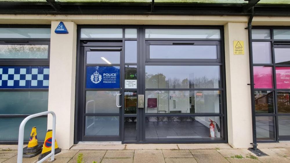 shopfront, glazing, aluminium shopfront, doors, windows, curtain